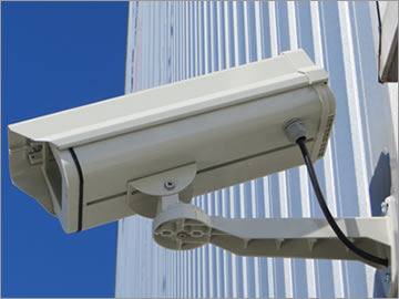 パナソニック製ボックス型ネットワークカメラを屋外ハウジングに収納設置